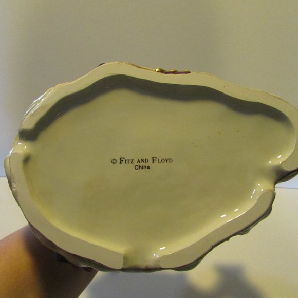 Fitz and Floyd Santa shape teapot with Christmas tree and toys - Picture 9 of 10